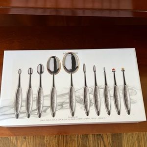 Makeup Brushes :New in Box Artis Ten Brush Set (Elite Collection in Smoke Finish